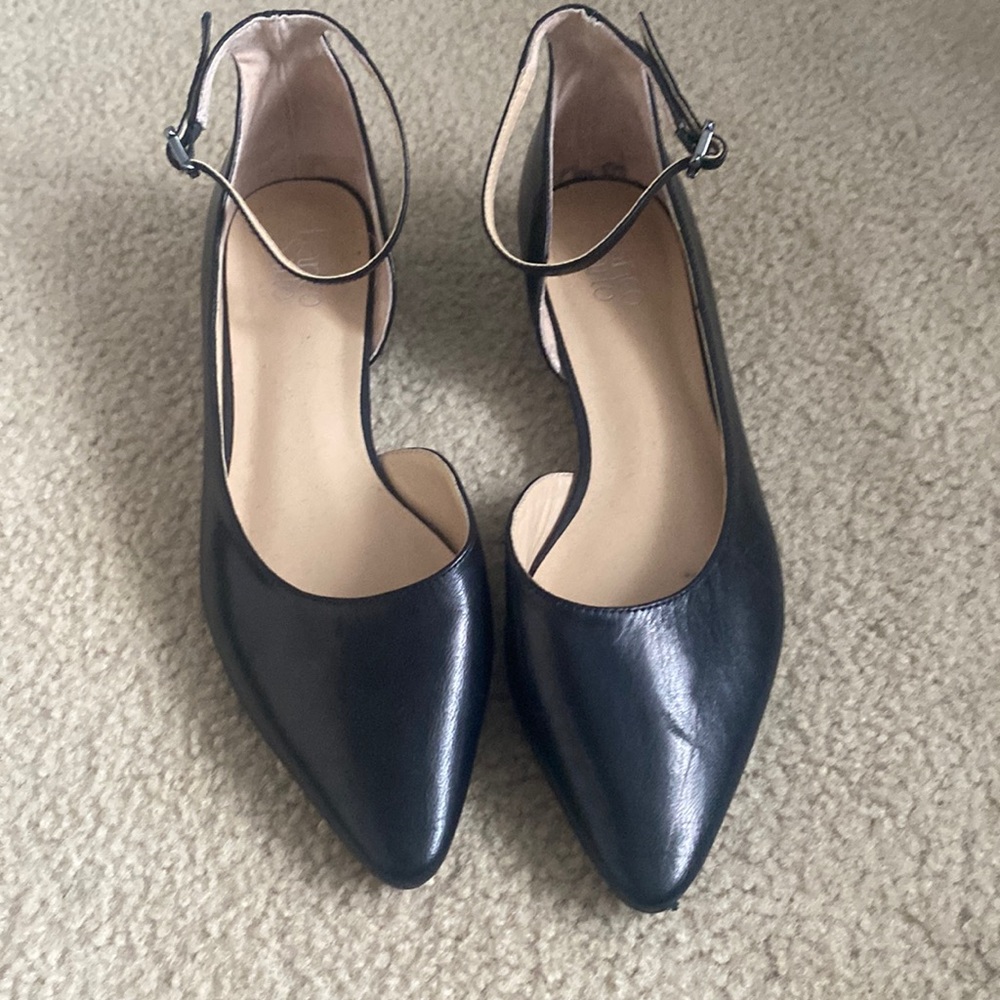 Womens Sz 12  Beautiful Black Leather Franco Sarto w/Ankle Strap Flat Shoes